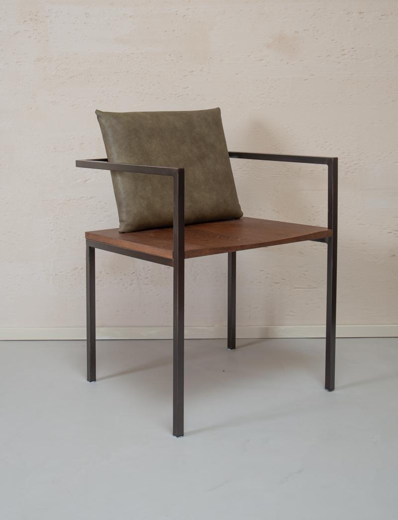 Design-stoel-hout-met-metaal