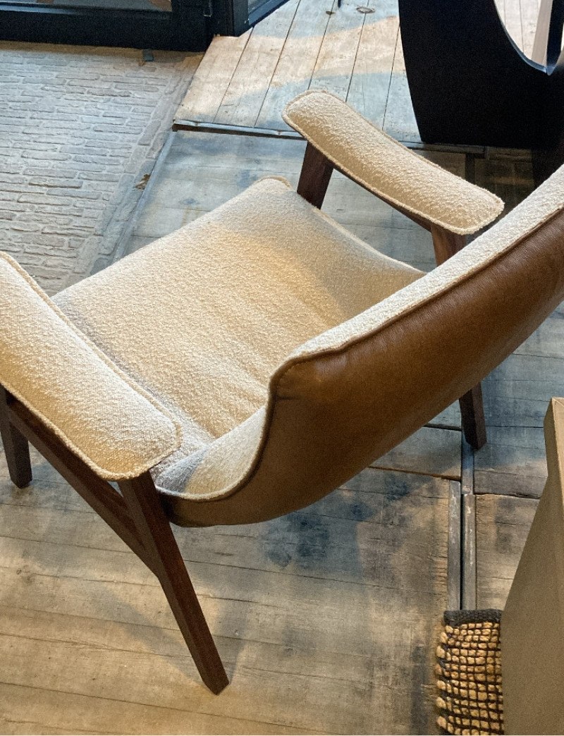 WoonTheater Lucca Interiors Senna sofa loungestoel 1-zit fauteuil lage stoel leder hout teddy bouclé beige bruin